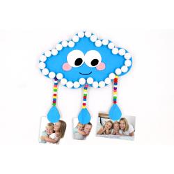 Dans cette activité météo, nous allons fabriquer un joli porte-photos nuage ! Une activité accessible dès le plus jeune âge basée sur le collage, le découpage et la peinture. Vous pourrez ensu