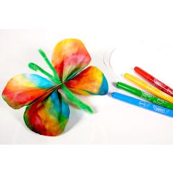 Dans ce nouveau bricolage les enfants apprendront à fabriquer des jolis papillons avec du papier diffuseur. Grâce à ce papier diffuseur, des feutres et un peu d'eau nous allons obtenir de superbes
