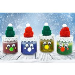 Découvrez comment fabriquer des petits personnages de Noël dans le style des boules à neige ! En remplissant les pots d'eau, de colle et de paillettes vous obtiendrez un magnifique effet qui hypnotise