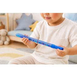 Transformez une épée à bulles de savon en une activité sensorielle captivante pour les tout-petits ! Remplie d’eau, de colle transparente, de perles et de paillettes, cette création invite les enfa...
