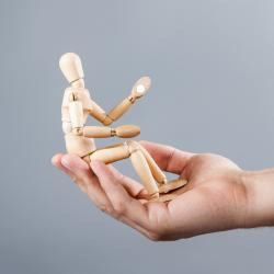 Polichinelle - mot du glossaire Tête à modeler. Définition et activités associées au mot Polichinelle.