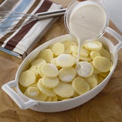 Recette des pommes de terre à la crème : Une recette classique de pommes de terres à la crème, les petits comme les grands rafolent des pommes de terre moelleuses.