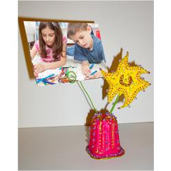 Activité de bricolage enfant pour faire un porte photo baroque avec un pot de yaourt peint et du carton. A chacun de le personnaliser selon ses goûts ! Fiche explicative et illustrée.