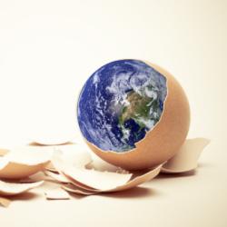 Pâques est une fête très populaire en France. Les enfants adorent partir à la chasse aux œufs et manger du chocolat et cela partout dans le monde ou presque. Néanmoins, les rituels et traditions varie