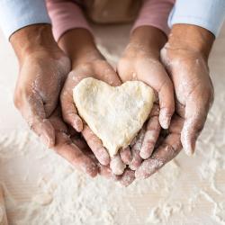 Retrouvez tous nos conseils pour une pâte à sel inratable ! De la recette à la conservation, en passant par le modelage ou la cuisson. Dès la maternelle, les enfants adorent jouer avec de la pâte à se