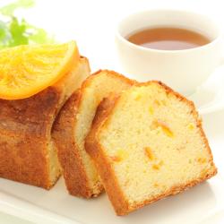 Recette quatre quart orange : Cette recette de quatre quarts à l'orange est ultra rapide et simple à faire, elle peut être réalisée à la dernière minute pour improviser un dessert