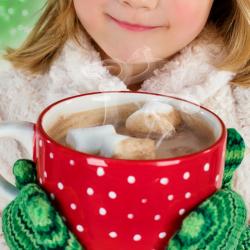 Recette du chocolat chaud qui permet de se réchauffer en automne et en hiver. C'est une recette simple et gourmande qui plaira aux enfants comme à leurs parents. Cette recette est un incontournable au