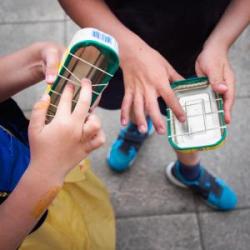 Ne jetez plus vos emballages en métal ! Vous allez pouvoir les récecycler et proposer à vos enfants des superbes bricolages à partir de canettes de soda, de boîtes métalliques et autres conserves de l