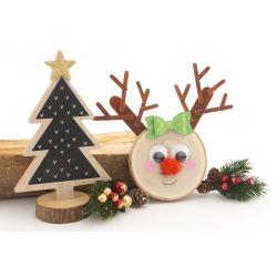 Renne de Noël avec un rondin et des bâtonnets en bois