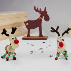 tuto pour bricoler avec les enfants des rennes en bouchons de liège. Une superbe idée pour Noël
