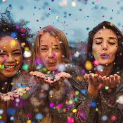 Le réveillon du nouvel an ou de la Saint Sylvestre, dernier jour de l'année, tombe le 31 décembre. Il est de tradition d'organiser l'attente de la nouvelle année dans l'abondance et dans la joie. Dans