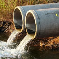 Les risques pour l'eau potable sont aussi d'origine humaine. Les pollutions liées aux rejets domestiques, agricoles ou industriels sont un danger réel pour l'eau potable, pourquoi ? Comment ?