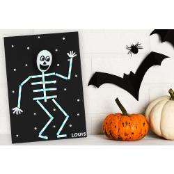 Découvrez une activité d'Halloween facile qui permettra aux enfants de fabriquer un petit squelette rigolo à accrocher au mur !Et tout cela en utilisant simplement une feuille de papier noir, des