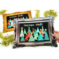 Découvrez cette superbe activité manuelle sur le thème de Noël à réaliser avec vos enfants dès l'âge de 5 ans ! Avec de jolies feuilles de papier aux motifs de Noël, un cadre trompe l'œil et des gomme
