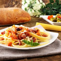 Recette de tagliatelles à cuisiner avec du jambon cru. Une recette pour cuisiner les pâtes aux légumes.  Recette illustrée pas à pas