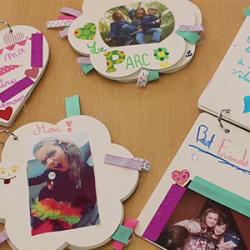 Une activité à faire avec les enfants : des souvenirs de vacances avec des albums photos personnalisés
