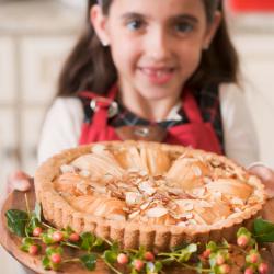 Recette de la tarte aux pommes toute simple. Facile à faire et rapide à réaliser, la tarte idéale à réaliser avec les enfants afin de régaler toute la famille.  Il y a plein de variétés de pomme qui p