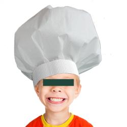 Un bricolage pour réaliser une toque de chef cuisinier pour se déguiser en chef pour cuisiner ou pour jouer au chef. Une idée de bricolage facile pour transformer pour enfant en chef cuisinier le temp