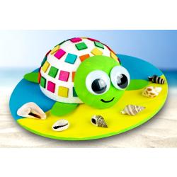 Découvrez une super activité créative à faire avec les enfants pour l'été ! Avec des demi-boules en polystyrène, des mosaïques en bois, de la peinture, des coquillages et quelques accessoires les