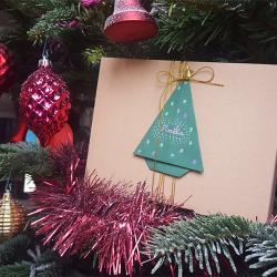 Tuto pour réaliser des tags sapins de Noël en origami avec les enfants