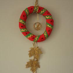 Un DIY facile pour aider les enfants à fabriquer leur couronne de Noël
