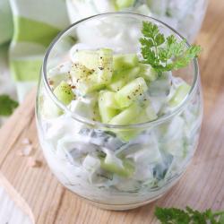 Recette Verrine concombre tzatziki. Une recette parfaite pour les adultes et les enfants. Une verrine fraiche parfaite pour l'entrée