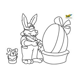 Coloriage d'un petit lapin dans l'herbe sur un oeuf