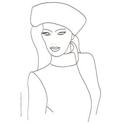 Jeune femme classe à la toque