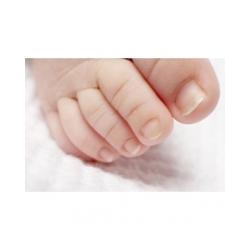 La peau et les ongles de bébé poussent 