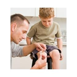 Comment soigner les petites plaies et autres bobos ? Que ce soit une écorchure, une ampoule éclatée, une écharde, une morsure ... la plaie doit être impérativement : 
