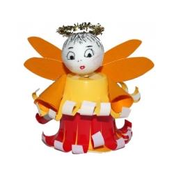 Ange en pots de petits suisses