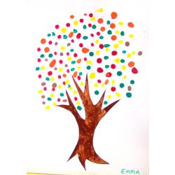 Réalisation de la peinture d'un arbre au coton tige