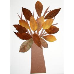 Fabriquer un arbre en feuilles d'automne pour l'éveil du jeune enfant