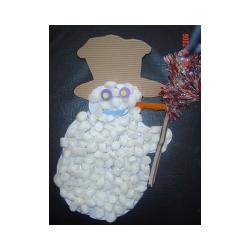 Bonhomme de neige r&eacute;alis&eacute; avec des chips de Polystyr&egrave;ne 