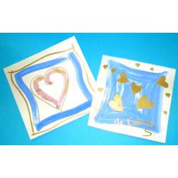 Réaliser une carte décorée de coeurs or et bleus