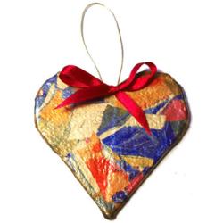 Décoration coeur en papier collé