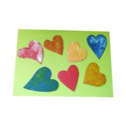 Coeurs peints en carton