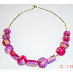 Collier de perles roses et mauve