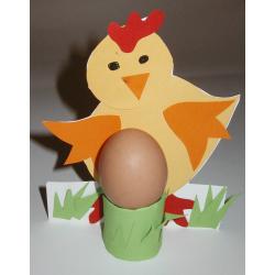 Coquetier de pâques décoré d'un gros poussin