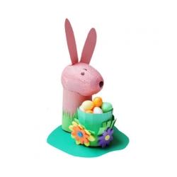 Lapin de Pâques et sa petite corbeille