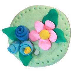 Médaillon rond à fleurs en Silk Clay