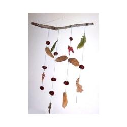 Fabriquer un mobile de feuilles et de fruits automne avec les enfants