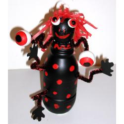 Monstre fait avec une bouteille