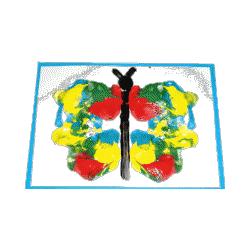 Réaliser une peinture papillon avec les mains de bébé