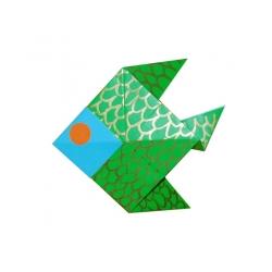 Réaliser un poisson en  pliant une feuille de papier. Poisson en origami. Une bonne idée pour s'occuper en s'amusant.