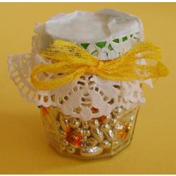 Petit pot pour les bonbons et couvercle en dentelle