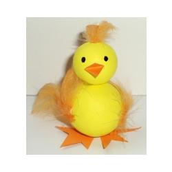 Fabriquer un poussin de Pâques avec des poules de coton et des plumes