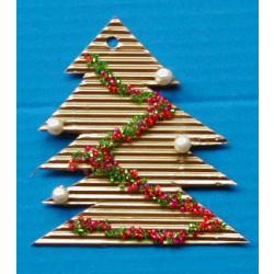 Petite décoration de sapin décoré de perles collées