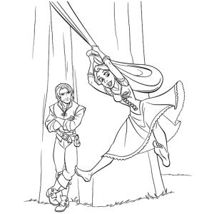 Raiponce s'amuse avec sa chevelure et le prince