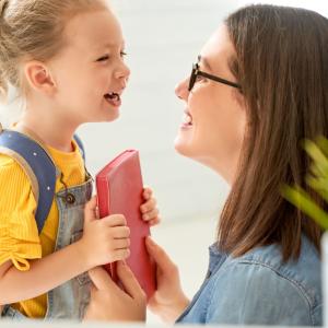 Votre enfant est-il prêt pour la rentrée scolaire ? Découvrez les 10 signes qui montrent qu’il est prêt (ou non) à retourner en classe, et comment l’y préparer en douceur.
